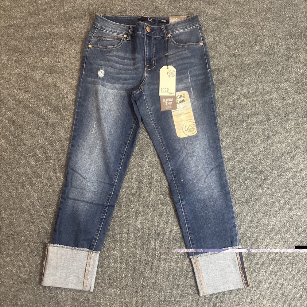 1822 Denim Jeans Taylor size 6 Cuff Crop Jeans Light Denim Wash